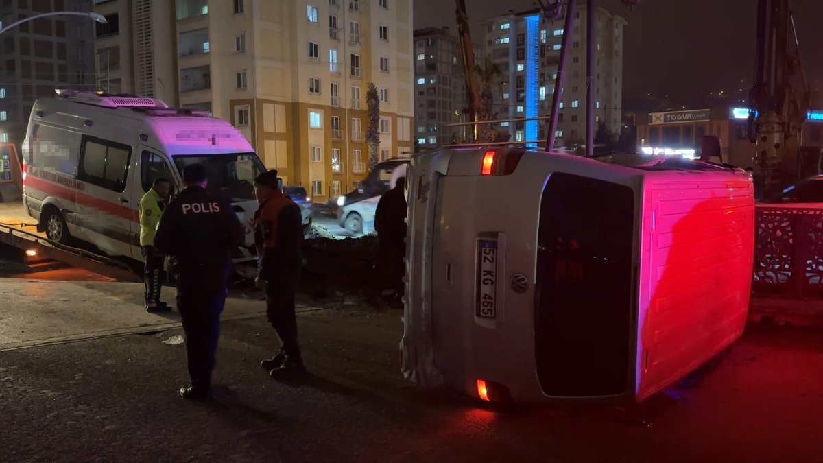 Samsun’da ambulans ile minibüs çarpıştı: 5 yaralı