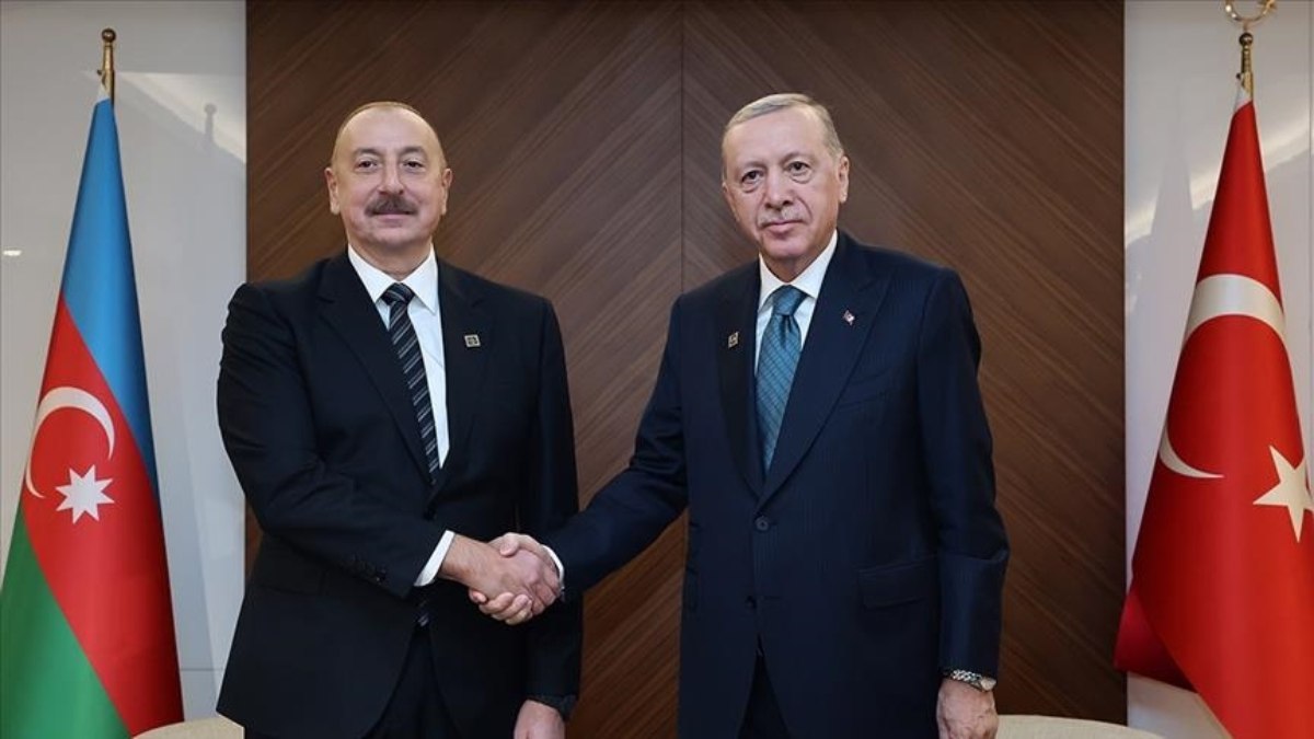 Cumhurbaşkanı Erdoğan’dan, Bağımsızlık Günü’nde Azerbaycan’da kritik temas