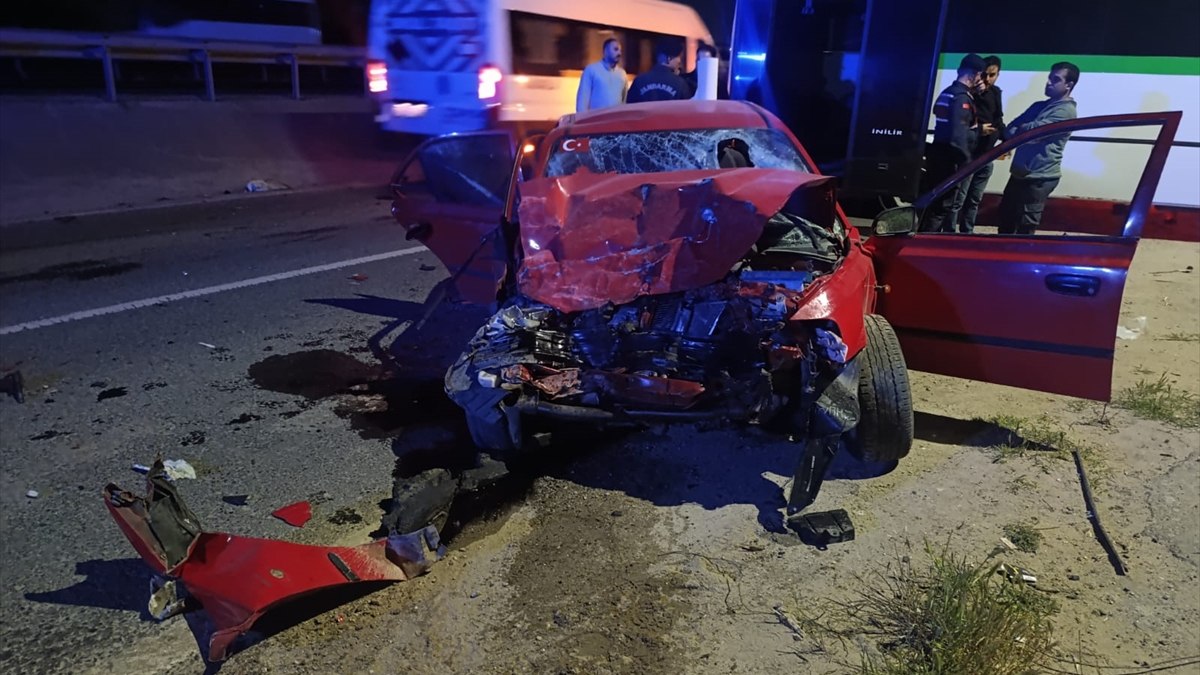 Tekirdağ’da otomobil ile midibüs çarpıştı: 1 ölü