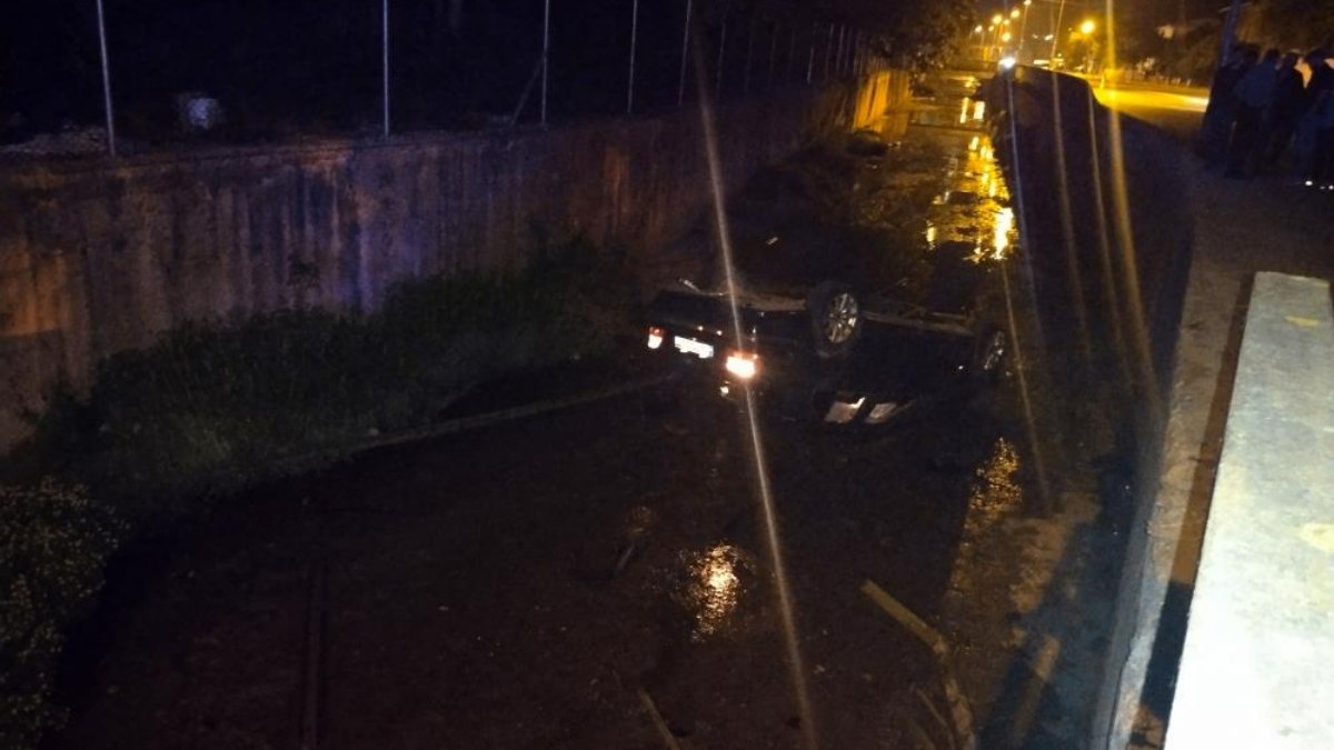 İstanbul Beykoz’da dereye uçan otomobilin sürücüsü kaçtı: 1 yaralı