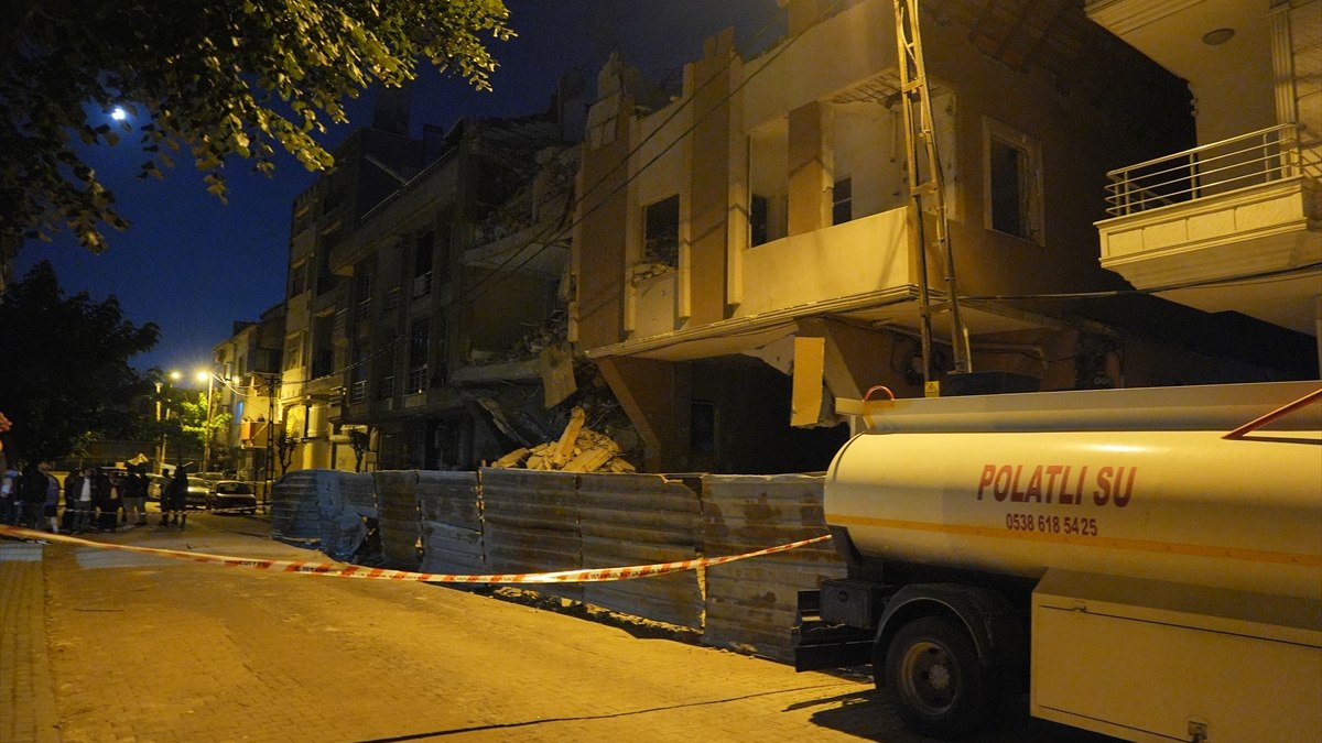 İstanbul’da 6 katlı binada kısmi çökme meydana geldi
